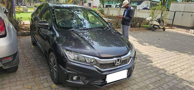 https://images10.gaadi.com/usedcar_image/4520508/original/processed_27c928ec-4123-4d13-8365-6e52f97b366b.jpg?imwidth=6402