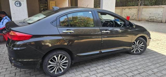 https://images10.gaadi.com/usedcar_image/4520508/original/processed_3cec1a5f-bb66-473f-9c20-84f8eb245c4e.jpg?imwidth=6401