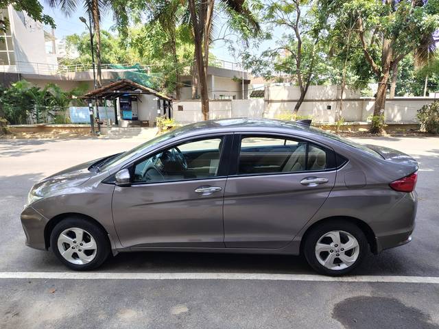 https://images10.gaadi.com/usedcar_image/4520539/original/178c0bea1291339d168fe0e42115c47d.jpeg?imwidth=6402