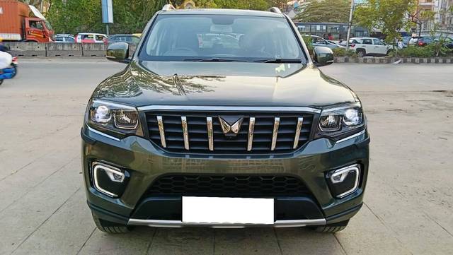 https://images10.gaadi.com/usedcar_image/4520557/original/processed_1bda292a5f1f96cac27f3c1f1dad216a.jpg?imwidth=6400