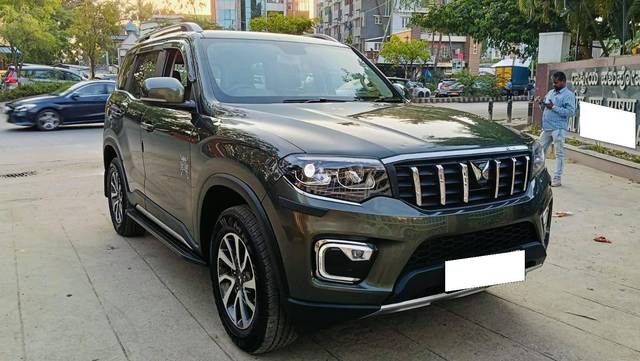 https://images10.gaadi.com/usedcar_image/4520557/original/processed_57173cb472758e0299f39f98e8bdd3e7.jpg?imwidth=6400