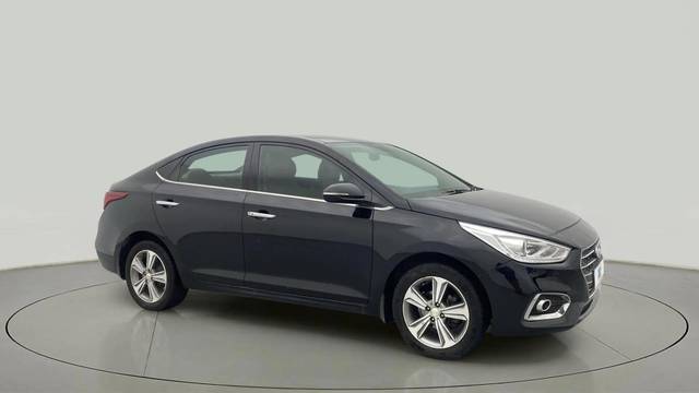 https://images10.gaadi.com/usedcar_image/4520562/original/a2f40833e85b96aaf13b186564c6d017.jpg?imwidth=6400