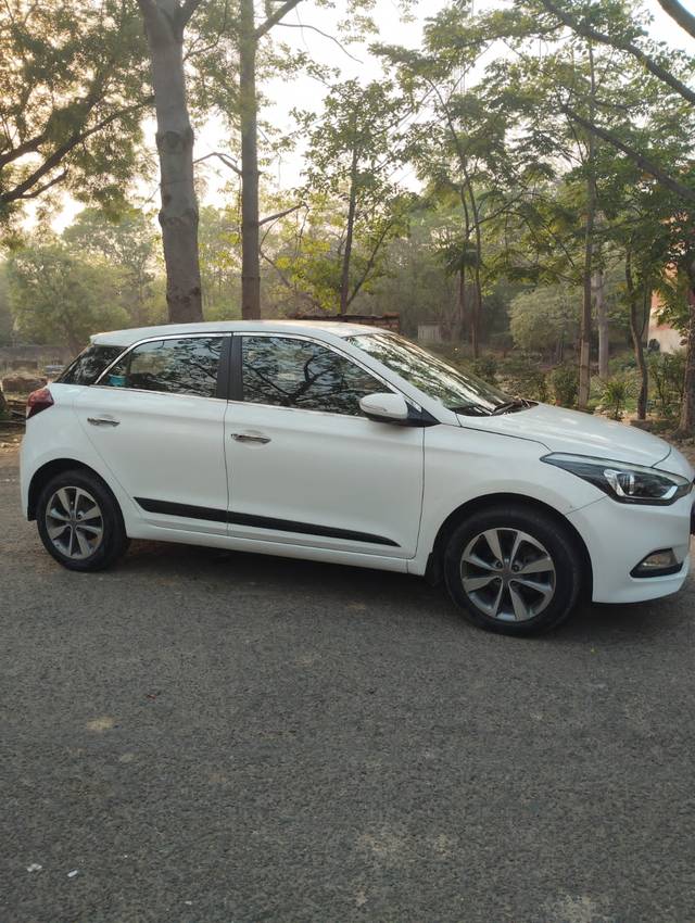 https://images10.gaadi.com/usedcar_image/4520583/original/9b3aa2dfb5200b39124f870773222094.jpg?imwidth=6401