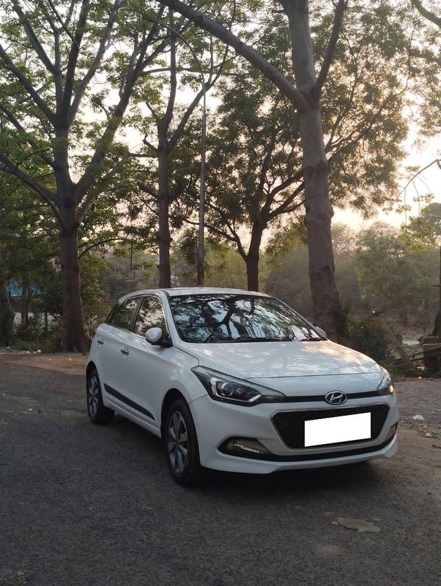https://images10.gaadi.com/usedcar_image/4520583/original/processed_420b5e795c6f3813e65742a13fde050e.jpg?imwidth=6400