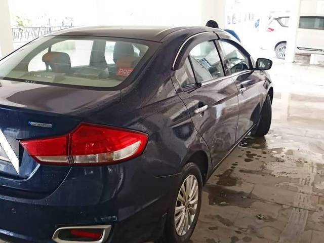 https://images10.gaadi.com/usedcar_image/4520602/original/processed_86cd6093-c637-417d-b291-afdb6da486fb.jpg?imwidth=6402