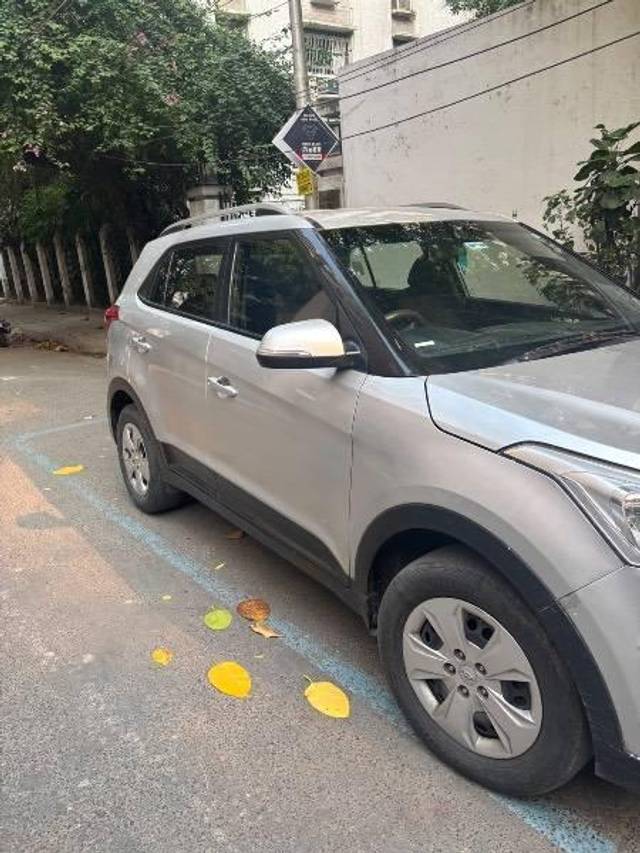 https://images10.gaadi.com/usedcar_image/4520635/original/processed_d3f11234-8d44-4043-8fbb-209d3ab6f39b.jpeg?imwidth=6402