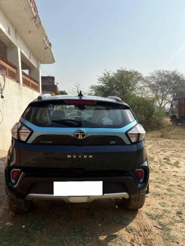 https://images10.gaadi.com/usedcar_image/4520639/original/processed_e3cf786c-298d-4010-9441-f2dab5383f3c.jpeg?imwidth=6402