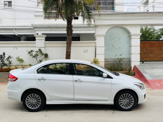 https://images10.gaadi.com/usedcar_image/4520648/original/108aa27cb140cf9184aa3e5845793680.jpg?imwidth=6401