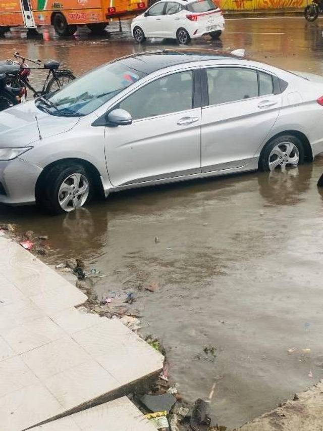 https://images10.gaadi.com/usedcar_image/4520651/original/processed_2c7425be-baf3-43a6-b3fc-73851b16a60d.jpeg?imwidth=6400