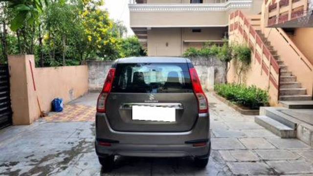 https://images10.gaadi.com/usedcar_image/4520655/original/processed_06009b6752e8cc1405ec1534b69d4e55.jpg?imwidth=6402