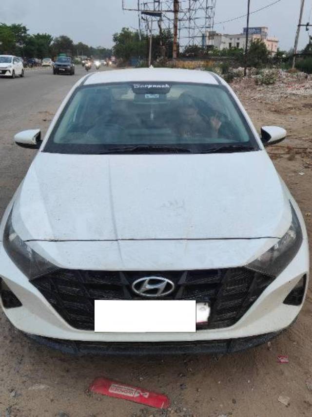 https://images10.gaadi.com/usedcar_image/4520657/original/processed_36ead3c2-75cd-4cd3-a89b-a174ec729881.jpg?imwidth=6401