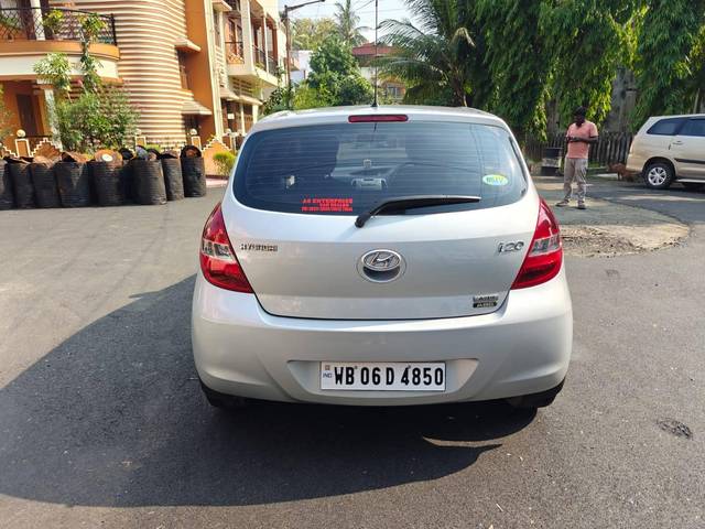 https://images10.gaadi.com/usedcar_image/4520664/original/processed_3de8954942585bb82dca2ca1f2950bd4.jpg?imwidth=6402