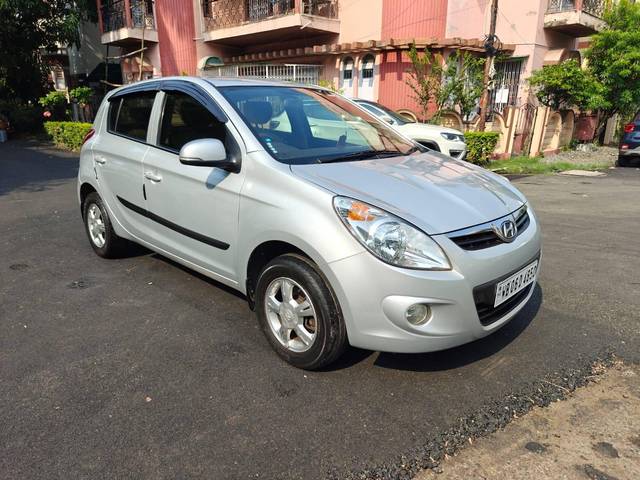 https://images10.gaadi.com/usedcar_image/4520664/original/processed_e51c0acdd8bf79f7ca96a20f03cbbd60.jpg?imwidth=6400