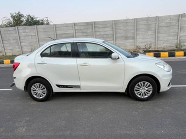 https://images10.gaadi.com/usedcar_image/4520665/original/281b64cbf0400640bc1ed8032bf0b950.jpg?imwidth=6401