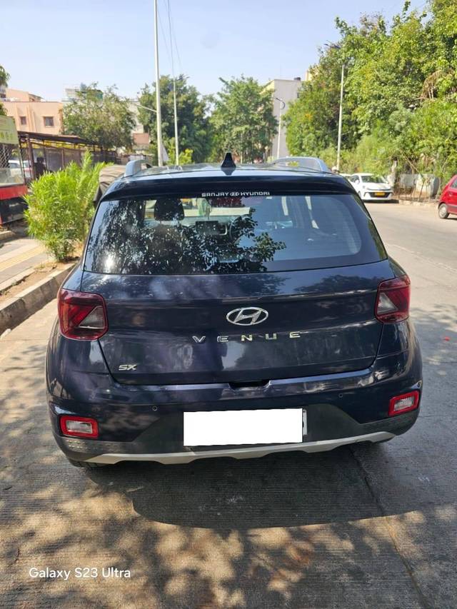https://images10.gaadi.com/usedcar_image/4520711/original/processed_b3cb9d57e25f70197587002de3e9ae39.jpg?imwidth=6401