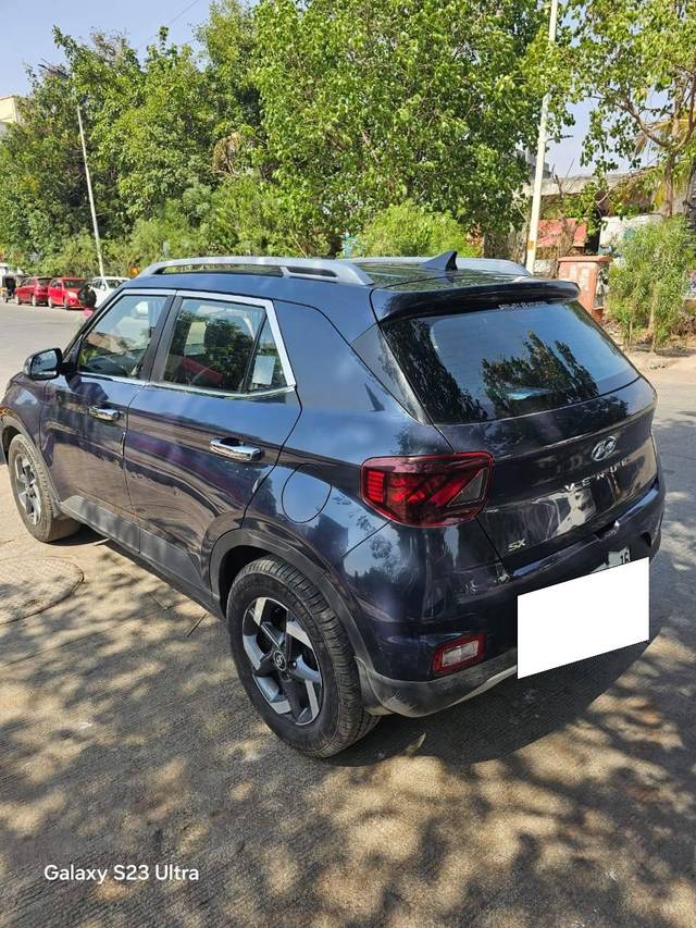 https://images10.gaadi.com/usedcar_image/4520711/original/processed_b6ffba294925eab1ac44fe543511da77.jpg?imwidth=6402