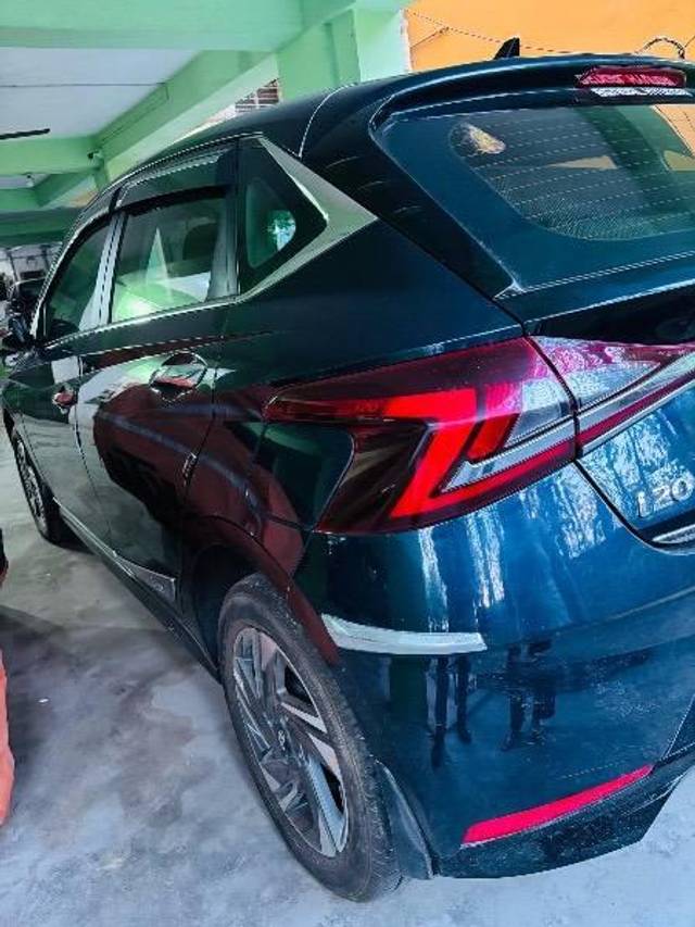 https://images10.gaadi.com/usedcar_image/4520729/original/processed_c384fb10-6ab6-4dbe-b2a8-7415942c0e55.jpeg?imwidth=6400