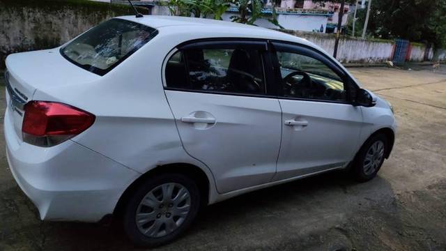 https://images10.gaadi.com/usedcar_image/4520746/original/processed_c5d7e4f2-2921-4433-b7da-8a8eb4c32246.jpg?imwidth=6400