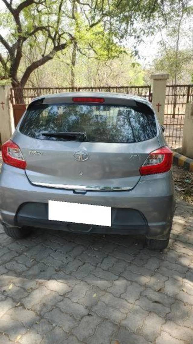 https://images10.gaadi.com/usedcar_image/4520757/original/processed_32bce5f2-7da3-4e31-9090-40beda37eea2.jpeg?imwidth=6402
