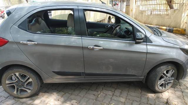 https://images10.gaadi.com/usedcar_image/4520757/original/processed_f003c8f7-d7a5-432c-bb7c-a438b0dd2c6b.jpeg?imwidth=6401
