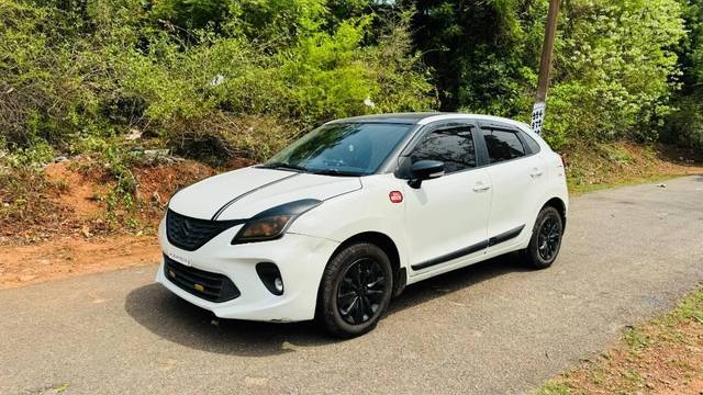 https://images10.gaadi.com/usedcar_image/4520774/original/processed_39a2bb89-10f7-450b-b3dc-cc918907288a.jpg?imwidth=6402