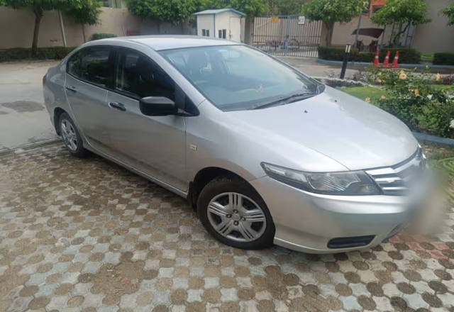 https://images10.gaadi.com/usedcar_image/4520785/original/8a378378-d41d-409c-8583-4b26b7e521c4.?imwidth=6400