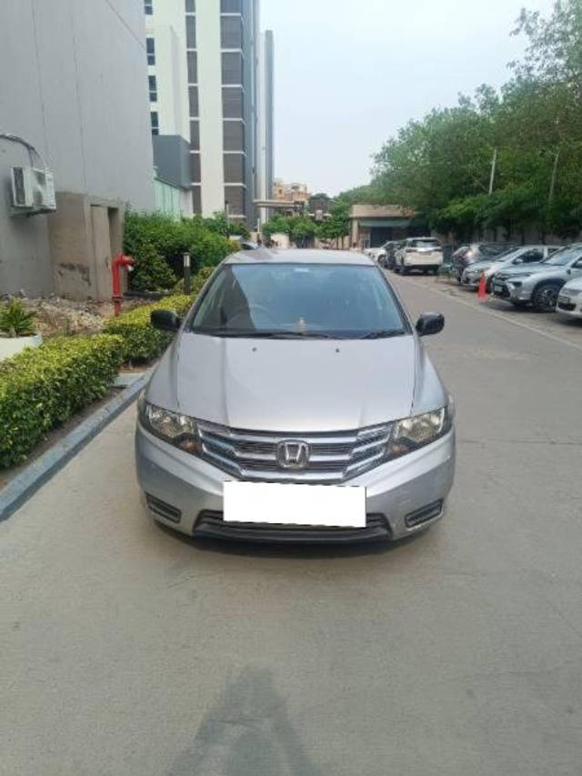 https://images10.gaadi.com/usedcar_image/4520785/original/processed_2f7a99df-f1f1-4d63-b380-501effd43d66.jpg?imwidth=6402