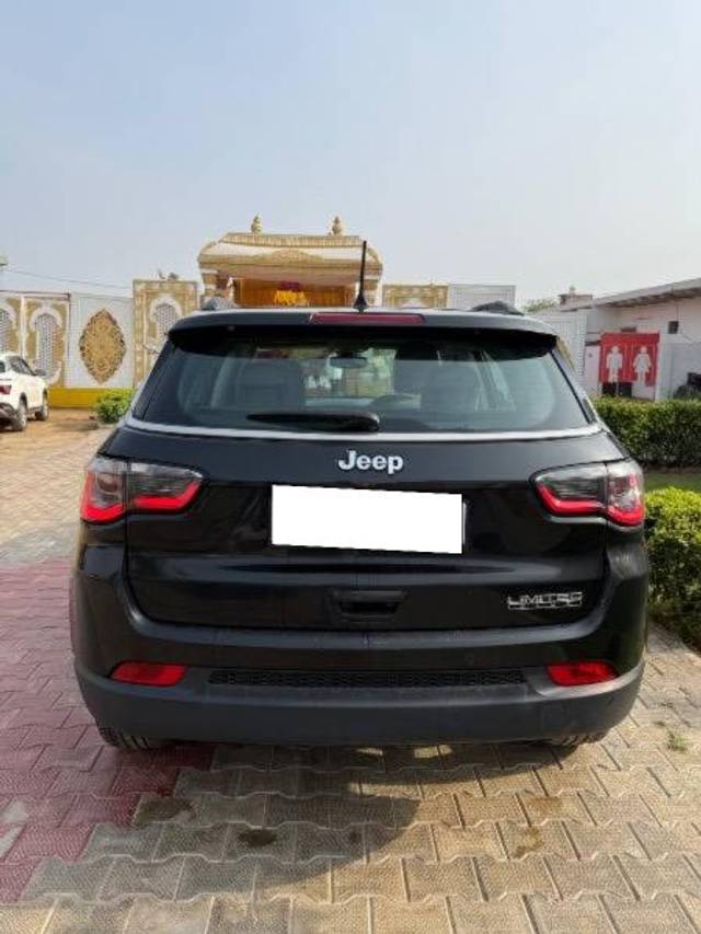 https://images10.gaadi.com/usedcar_image/4520800/original/processed_f748afd8-8ef9-4e9f-bbd5-e8ff0e1c24fc.jpeg?imwidth=6401