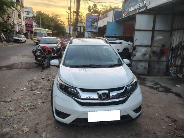 https://images10.gaadi.com/usedcar_image/4520802/original/processed_0f7631c1-0d53-4247-8ad9-c7f66e5d4380.jpg?imwidth=6400