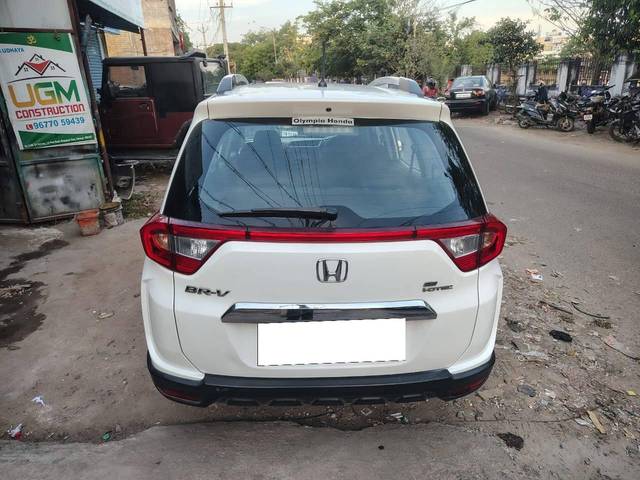 https://images10.gaadi.com/usedcar_image/4520802/original/processed_16a7d2e4-41e9-44bb-98d3-8cf9ca237ae7.jpg?imwidth=6401