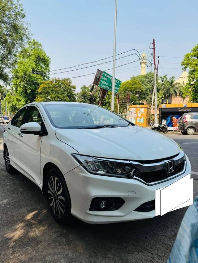 https://images10.gaadi.com/usedcar_image/4520804/original/processed_14146e0d7af8f259d78e874edb16e02c.jpg?imwidth=6400