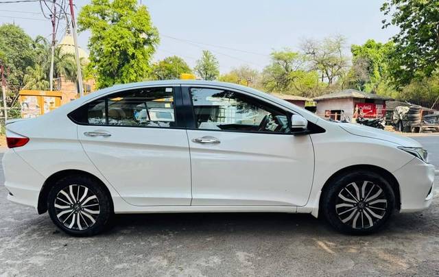 https://images10.gaadi.com/usedcar_image/4520804/original/processed_b36068ddd04e0fd2145972f5e54fa6c5.jpg?imwidth=6401