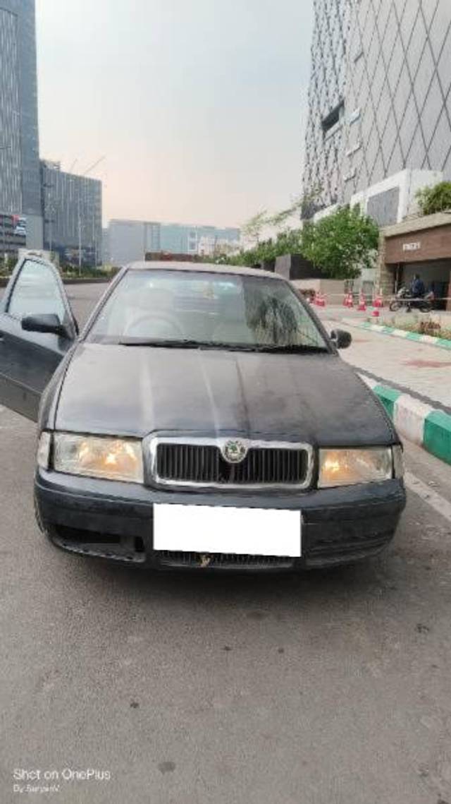 https://images10.gaadi.com/usedcar_image/4520820/original/processed_440c7d7d-a58b-493a-92aa-ec164ec74e83.jpg?imwidth=6400