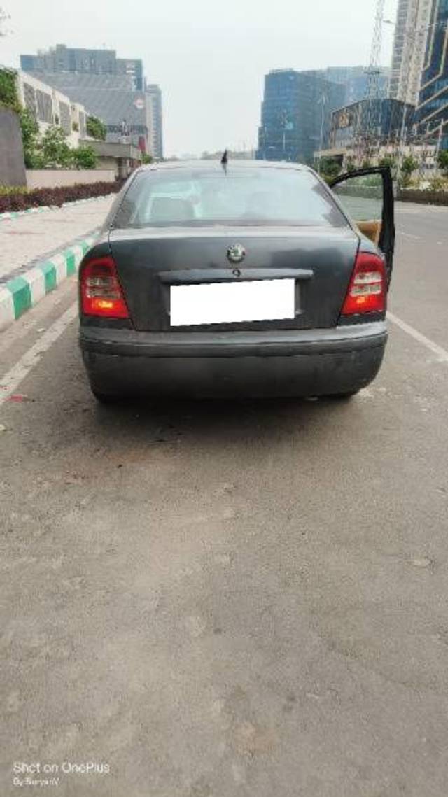 https://images10.gaadi.com/usedcar_image/4520820/original/processed_75ee3a22-b497-4045-a988-15390f9a8fda.jpg?imwidth=6401
