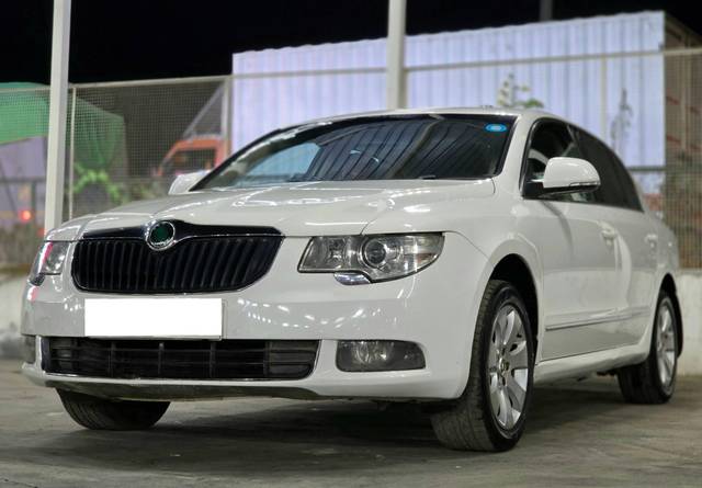 https://images10.gaadi.com/usedcar_image/4520822/original/processed_2cc96c0c947944539a0f6ba205e7baba.jpg?imwidth=6402
