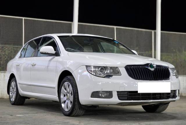 https://images10.gaadi.com/usedcar_image/4520822/original/processed_30df8e3d2b174e138d170e560c7d5ae6.jpg?imwidth=6400