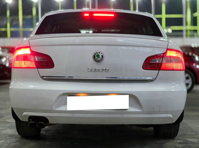 https://images10.gaadi.com/usedcar_image/4520822/original/processed_88a9ee1712104ddfc90f4152d66f20ec.jpg?imwidth=6401