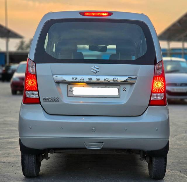 https://images10.gaadi.com/usedcar_image/4520877/original/processed_3ad9cfbb14d75cd40f7aae2518c2d2a2.jpg?imwidth=6401