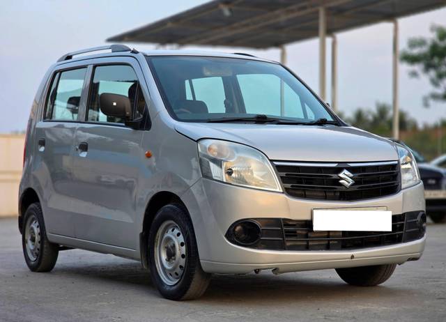 https://images10.gaadi.com/usedcar_image/4520877/original/processed_51a00e623cb4bdee3cc78bd36e5a5f59.jpg?imwidth=6400