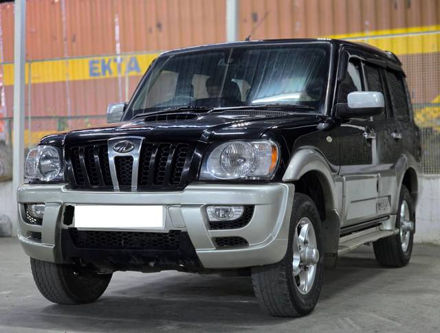 https://images10.gaadi.com/usedcar_image/4520883/original/processed_f252417fcbd1e32b18cfe00e267e366d.jpg?imwidth=6402