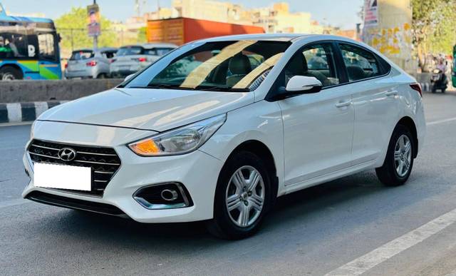 https://images10.gaadi.com/usedcar_image/4520895/original/processed_1e945861061e8402d5f610964d6c9487.jpg?imwidth=6402