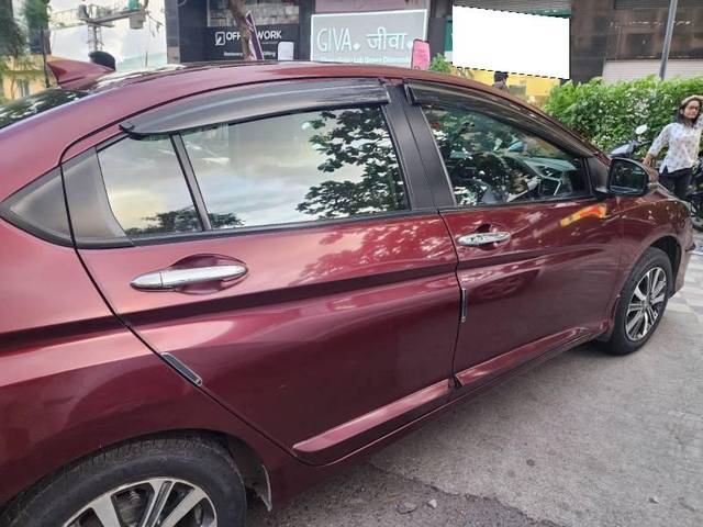 https://images10.gaadi.com/usedcar_image/4520922/original/processed_70f551a6-4603-4187-aab2-4dab831509ec.jpg?imwidth=6402