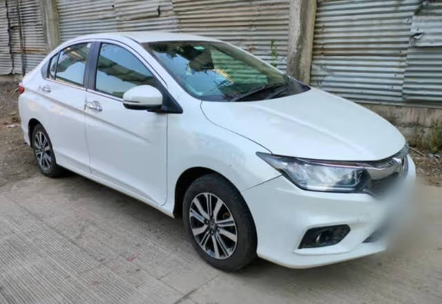 https://images10.gaadi.com/usedcar_image/4520932/original/a433f8af-6e65-455d-b3c9-0e7c179ea572.?imwidth=6400