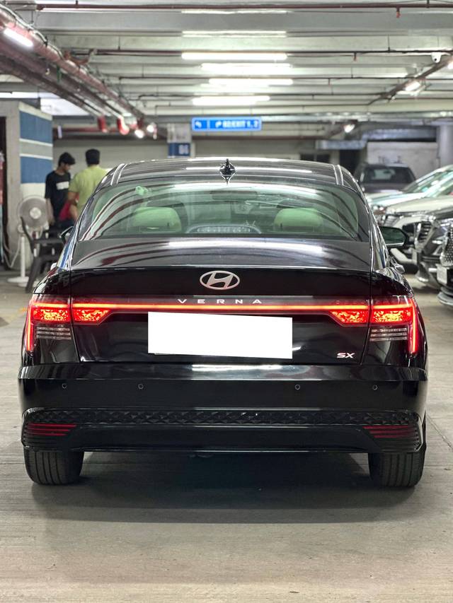 https://images10.gaadi.com/usedcar_image/4520935/original/processed_dcce45853ea6a3c5b9a4c743a5809324.jpg?imwidth=6401