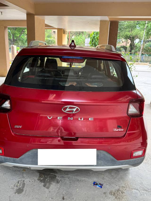 https://images10.gaadi.com/usedcar_image/4520950/original/processed_431df017-4ba4-4845-9816-4e14db5352b2.jpg?imwidth=6400