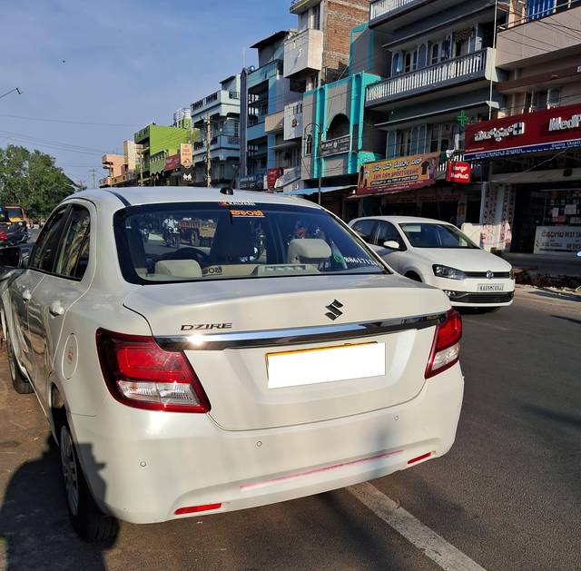 https://images10.gaadi.com/usedcar_image/4520960/original/processed_e48ff075-0157-43b1-b24f-ac24b31bb885.jpg?imwidth=6401