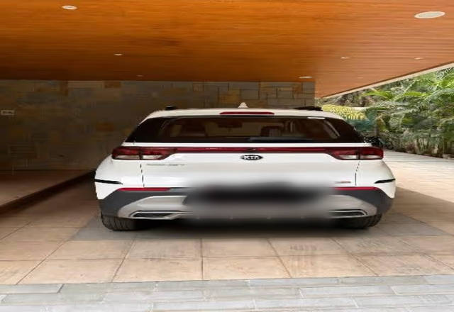 https://images10.gaadi.com/usedcar_image/4521000/original/992f7113-9958-4f76-b03f-6f3ff2b8ec08.?imwidth=6402