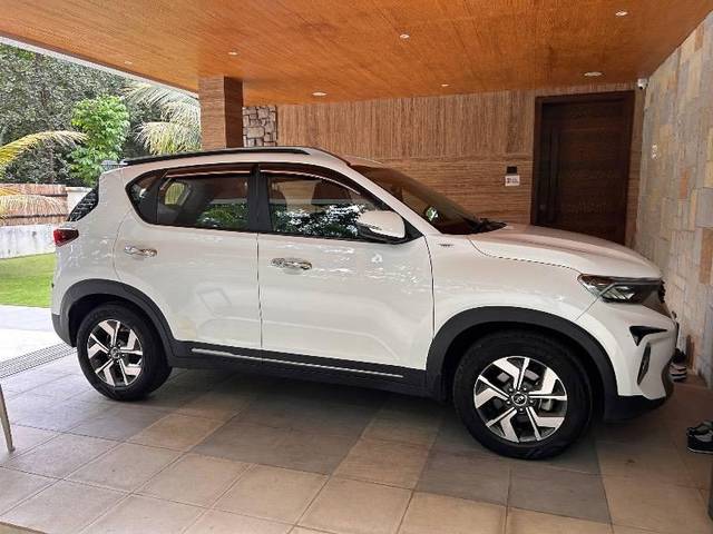 https://images10.gaadi.com/usedcar_image/4521000/original/processed_b83a147b-6172-4f7e-a9e5-44a8456644f9.jpeg?imwidth=6401