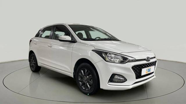 https://images10.gaadi.com/usedcar_image/4521010/original/d5e4483593a5a1da5cb1a49caa813e70.jpg?imwidth=6400