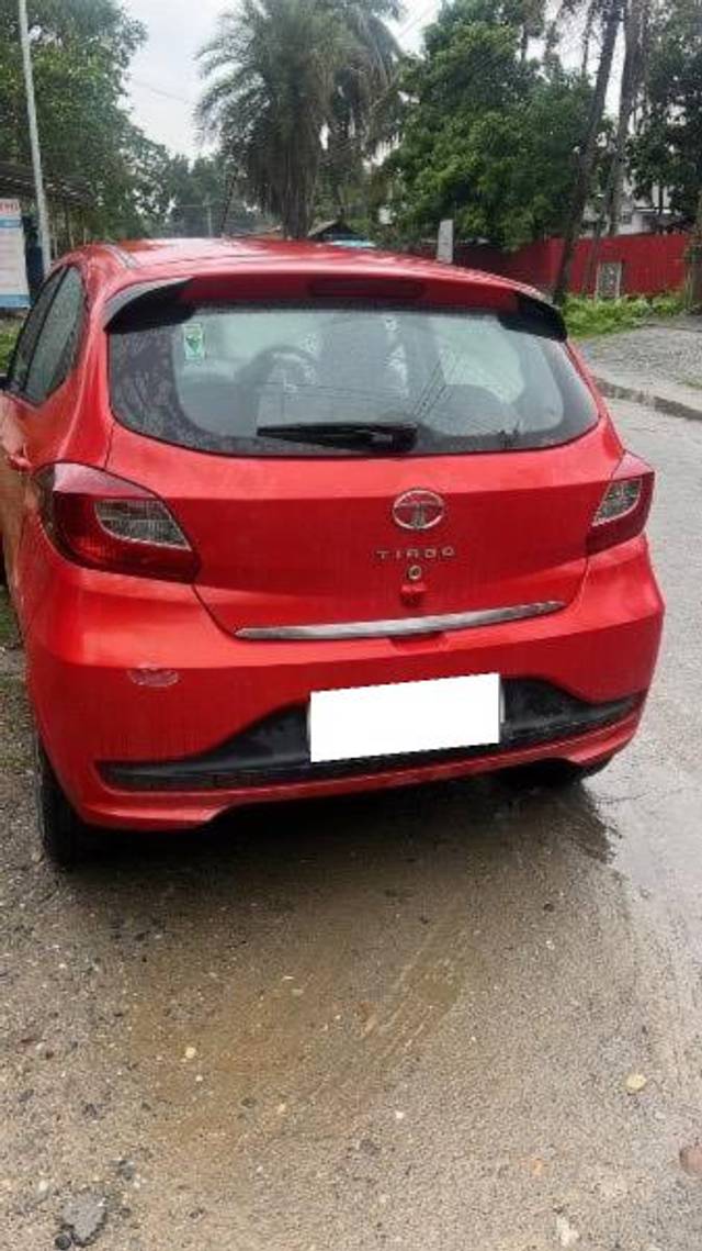 https://images10.gaadi.com/usedcar_image/4521017/original/processed_44ca649f-56bf-429f-ab9d-4e92570652fc.jpeg?imwidth=6401